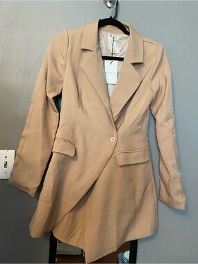 Promesa Beige Tailored Single-Button Blazer With Built-In Shorts